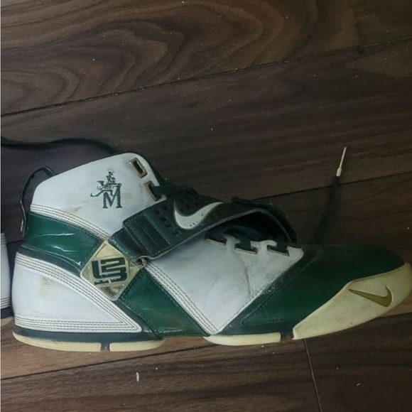 Lebron James St Vincent St Mary Basketball Shoes RARE - Picture 5 of 6